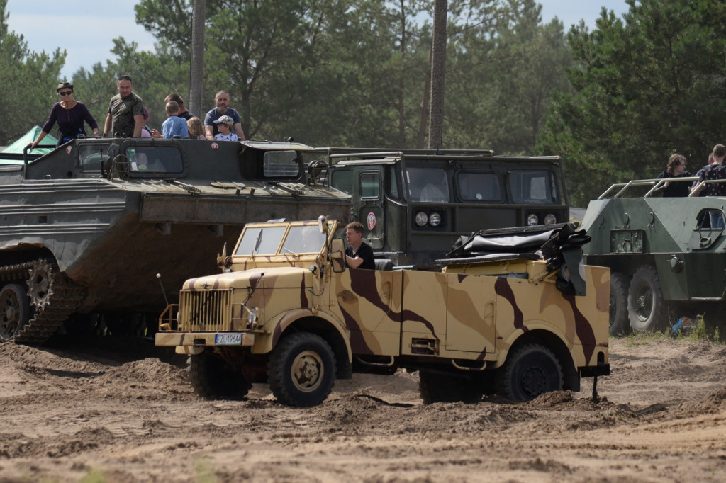 Gąsienice i Podkowy - Zlot Pojazdów Militarnych