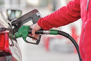 Ceny paliw. Kierowcy nie odczują zmian, eksperci mówią o "napiętej sytuacji"-7075